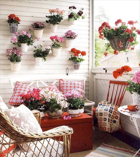 çiçekli balkon dekorasyonu